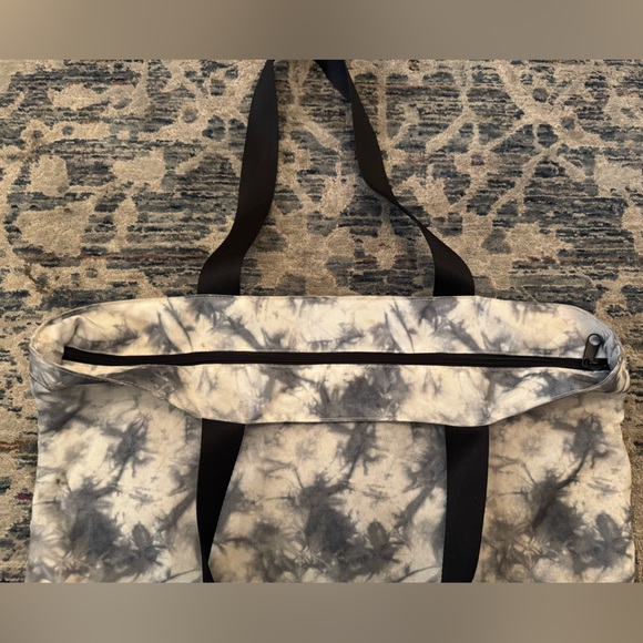 Victoria’s Secret PINK Large Full Zip Tie Dye Tote Bag - Picture 5 of 5
